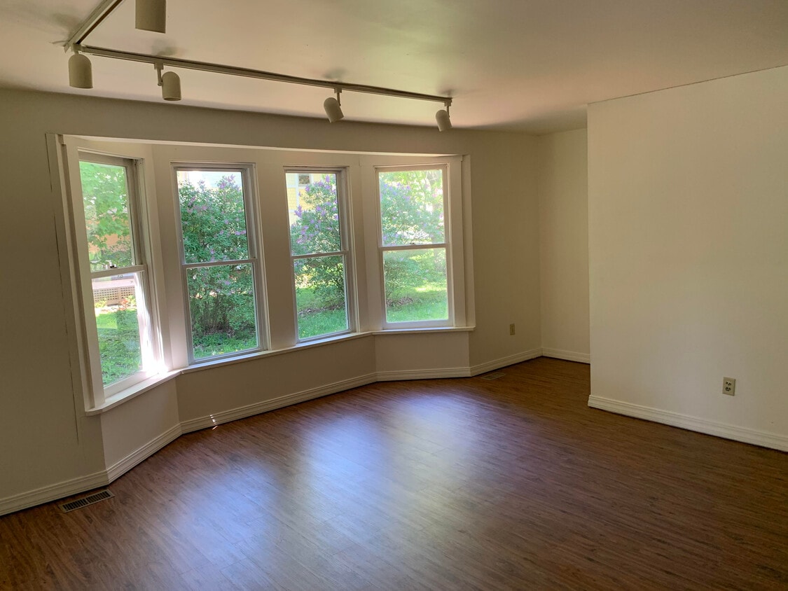 Livingroom - 117 W Main St