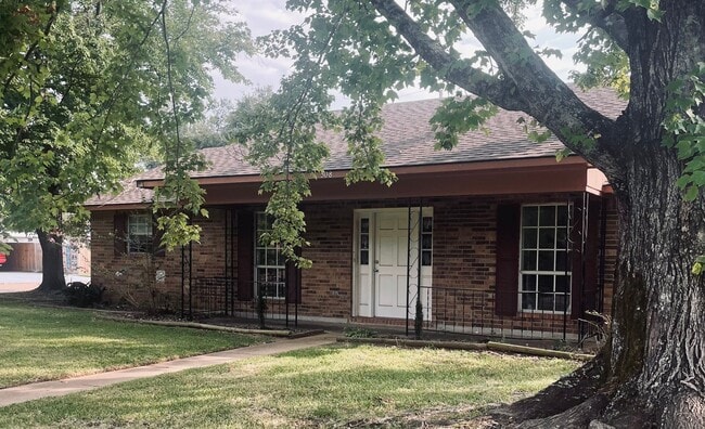 Building Photo - 3- Bedroom, 2- Bathroom - Move-In Ready