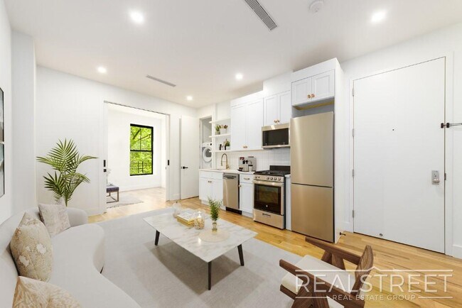 Foto del edificio - Brand New 3 Bed 3 Bath in Bed Stuy Brownst...
