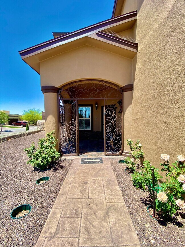 Building Photo - 3001 Cedar Creek