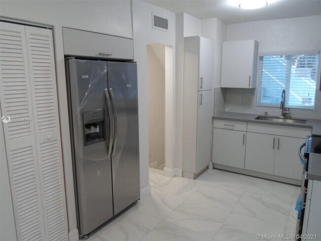 Foto del edificio - 354 NW 59th Terrace