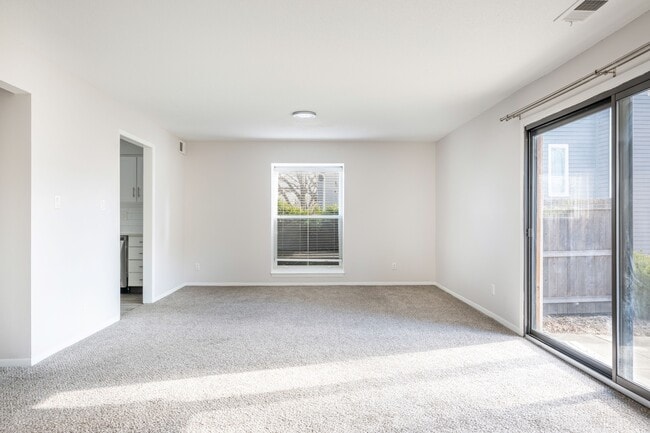 Foto del edificio - Corinth Paddock