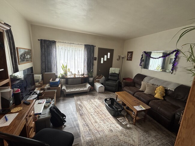 Building Photo - 10 Mingo St