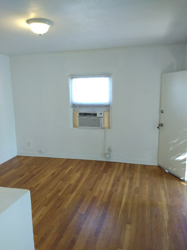 Building Photo - 433 E 23rd St