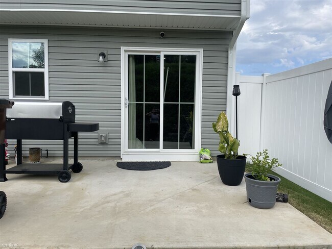 Building Photo - 3 br, 2.5 bath Townhome - 415 Deer Meadow ...