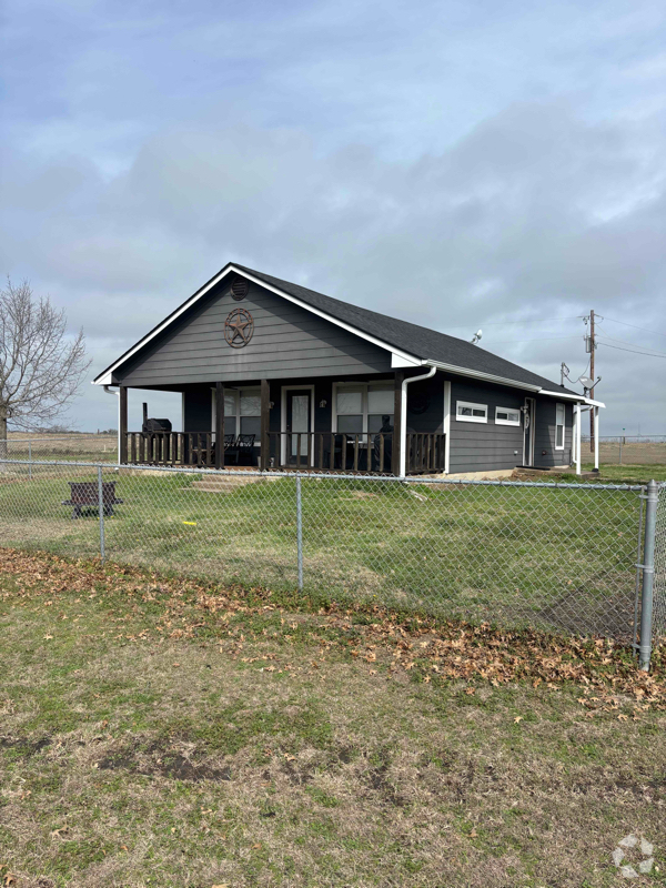 Building Photo - 400 Sun Prairie Trail