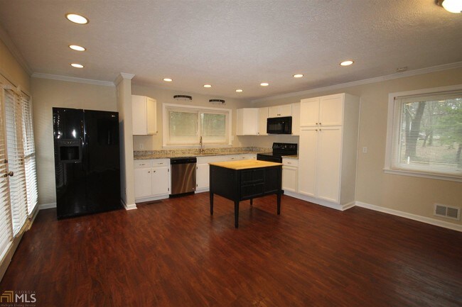Building Photo - 2517 Chambers Dr