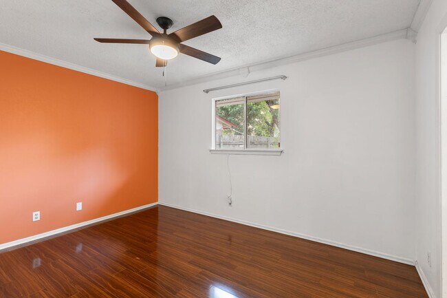 Foto del edificio - 7430 Saddlewood St