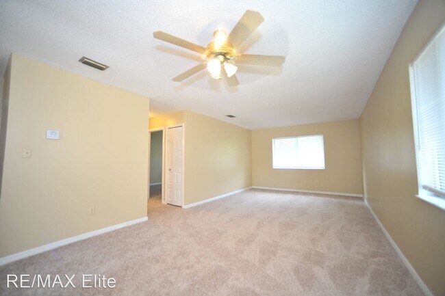 Building Photo - 2 br, 1 bath House - 2410 Fox Hollow Dr