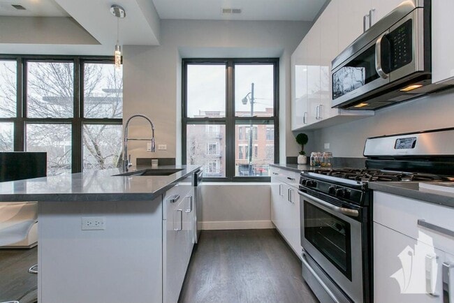 Foto del edificio - 2151 W Division St