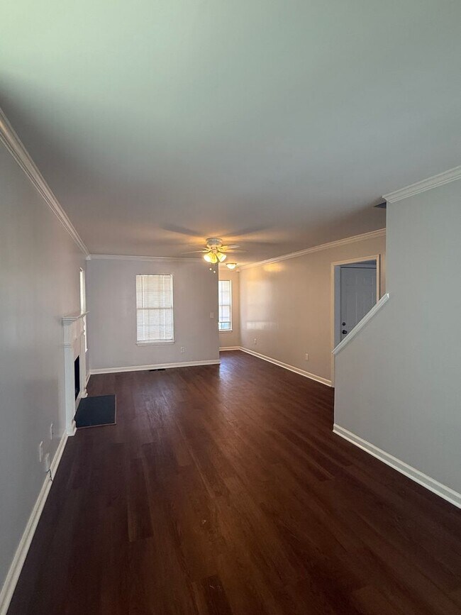 Building Photo - 733 Vanguard Pl