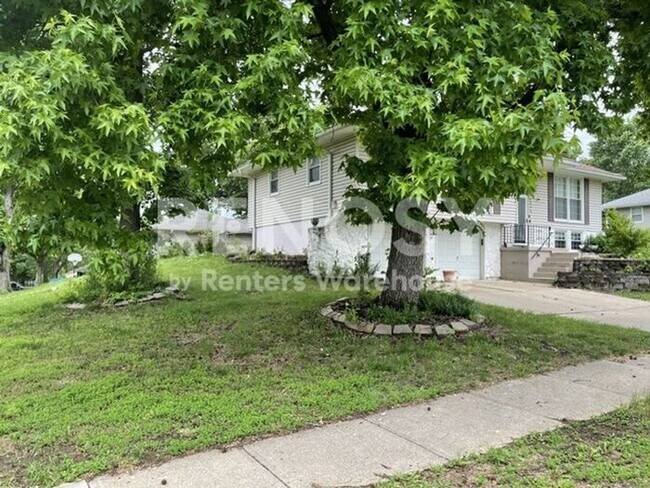 Building Photo - Corner lot close to shopping, easy highway access to 70 & 470 hwys Rent $2,000.00 | Required Fees...