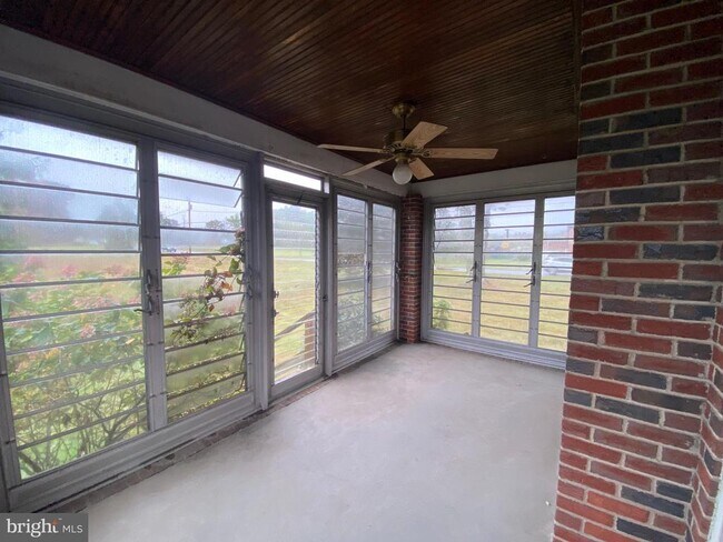 Foto del edificio - 333 Layfield Rd
