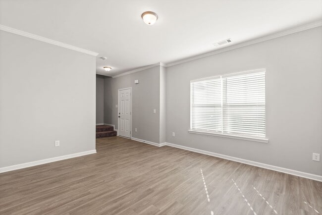 Building Photo - North Paulding High School - 4 bedrooms/2....