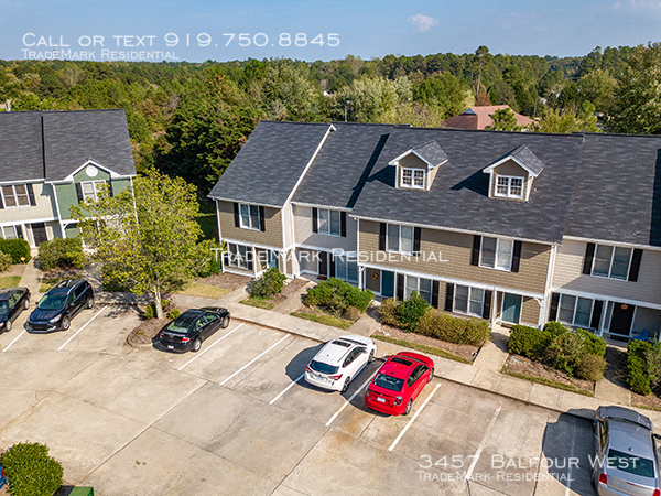 Foto del edificio - Newly Updated 2BR 2.5BA Townhome w/Fireplace
