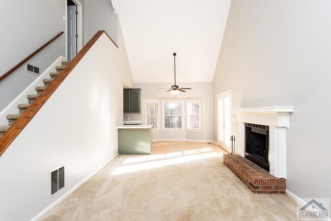 Building Photo - 225 Shadow Moss Dr