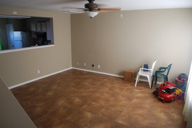 Building Photo - 161 Beech Dr