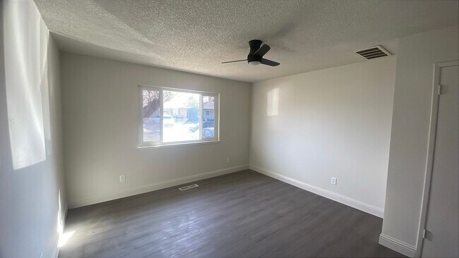 Foto del edificio - 6340  Lignos 4917-19 Orchid