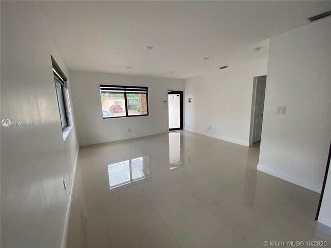 Building Photo - 550 NW 58th Ave