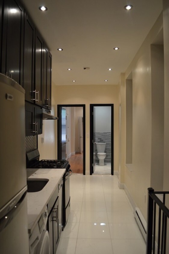 Foto principal - 114 W 109th St