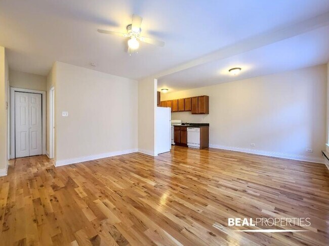 Building Photo - 1 bedroom in CHICAGO IL 60657