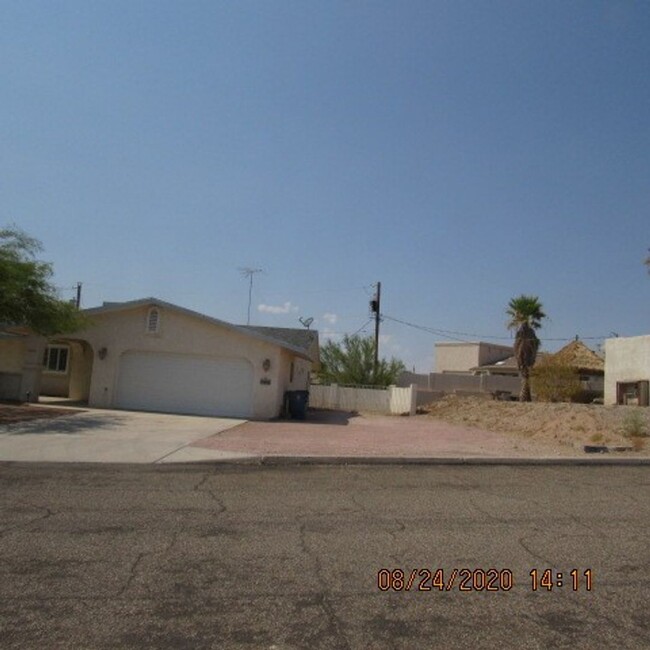 Building Photo - 3 Bedroom Pool Home with RV Parking