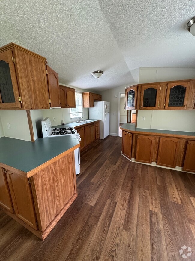 Building Photo - 33 Mazy Ln