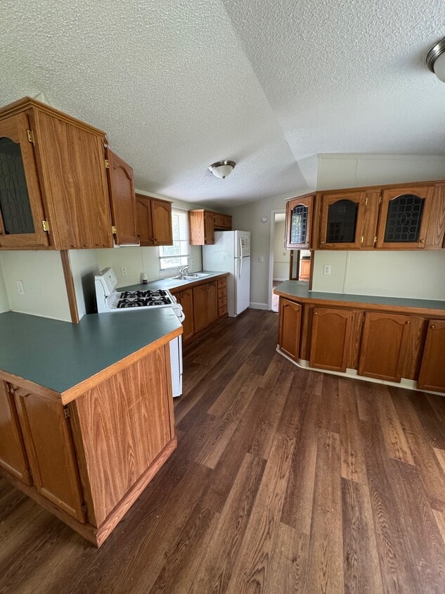 Primary Photo - 33 Mazy Ln