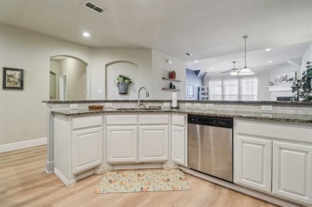 Foto del edificio - 5616 Broad Bay Ln