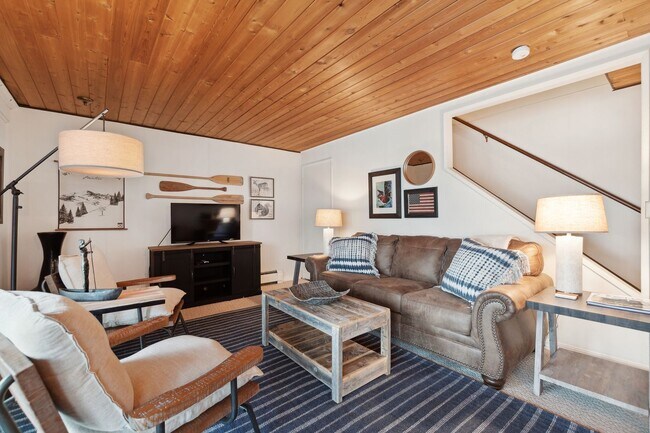 Foto del edificio - 1 bedroom, 1 bath condo on Whitefish Lake