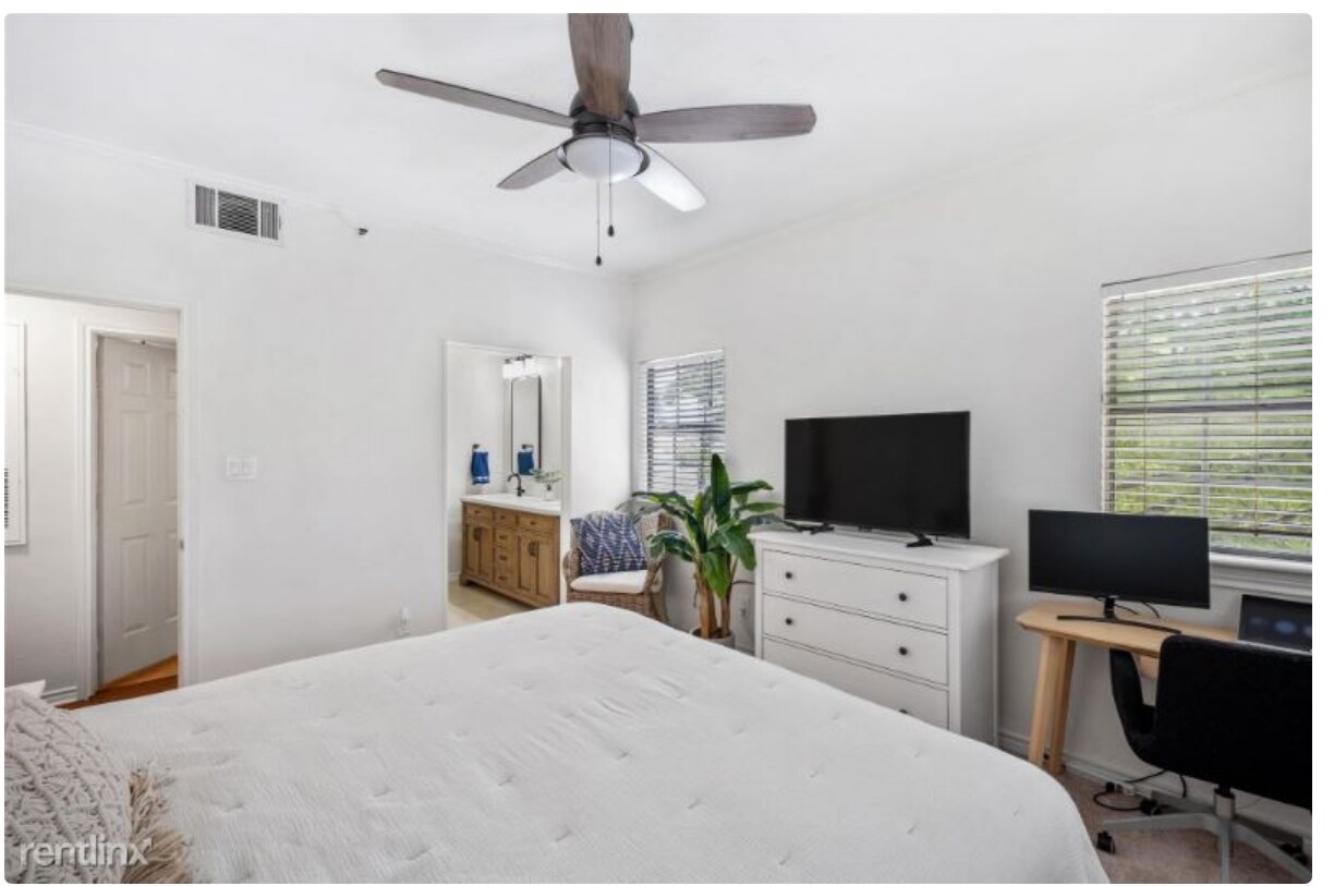 Primary Photo - Apartment for Rent