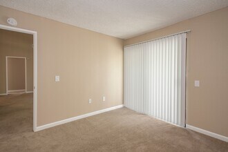 Bedroom - Huntcliffe Apartments