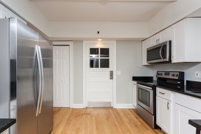 Building Photo - 6149 N Talman Ave