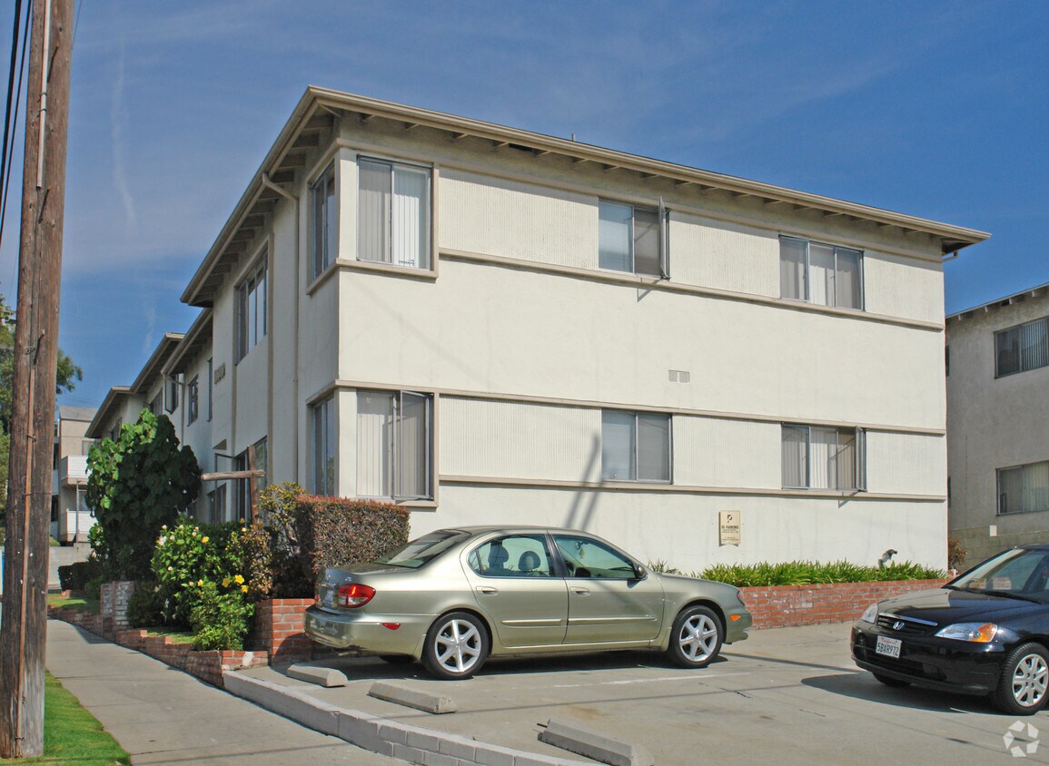 Foto del edificio - 10505-10507 National Blvd