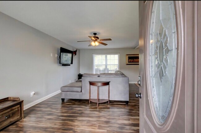 Foto del edificio - 1321 Allmon Dr