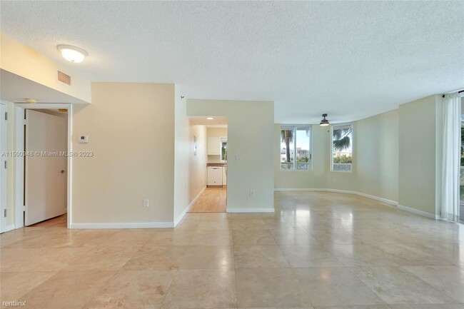 Foto del edificio - 3 br, 2 bath House - 5900 Collins Ave Apt 408