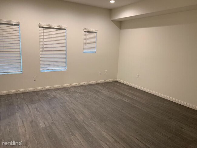 Foto del edificio - 3 br, 4.5 bath Townhome - 20735 Elaine Ave
