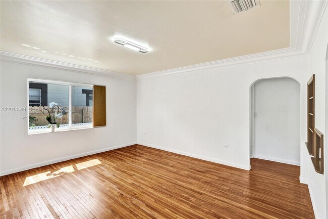 Foto del edificio - 2420 SW 16th St