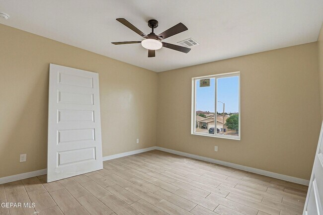 Building Photo - 6002 1/2 Pam McCall Drive Unit 6