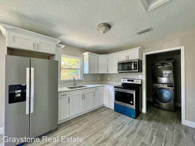 Building Photo - 2 br, 1 bath House - 2810 6th St