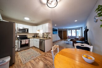 Building Photo - 1637 Christie Pl