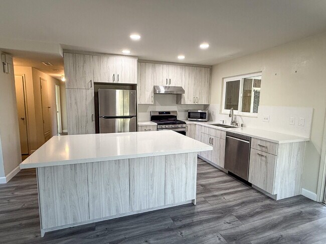 Foto del edificio - West Oxnard Home For Rent