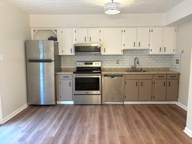 Kitchen - 5276 Mulberry Ct