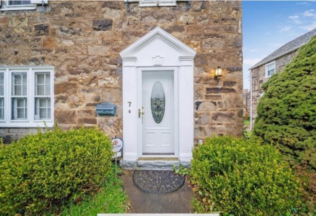 Photo - 7 Laurel Village House