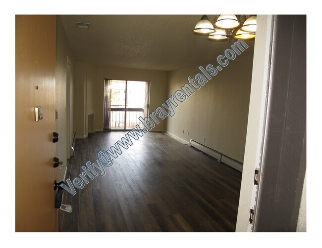 Building Photo - 3154 Lakeside Dr