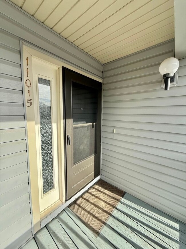 Building Photo - ONE MONTH RENT FREE Fully Renovated 2 Bed, 2 Bath Condo in South Charlotte