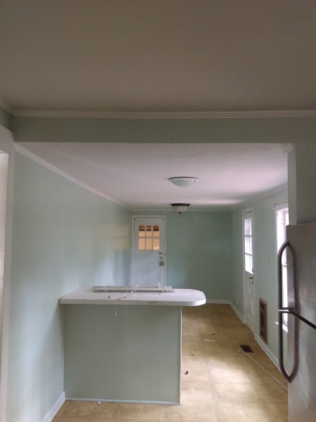 Building Photo - Spacious Two Story Home