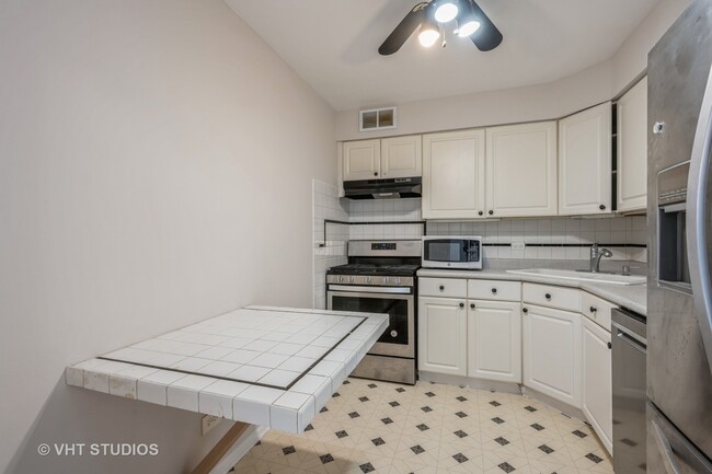 Foto del edificio - 6325 N Sheridan Rd