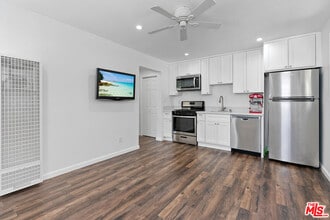 Building Photo - 2319 Vineyard Ave
