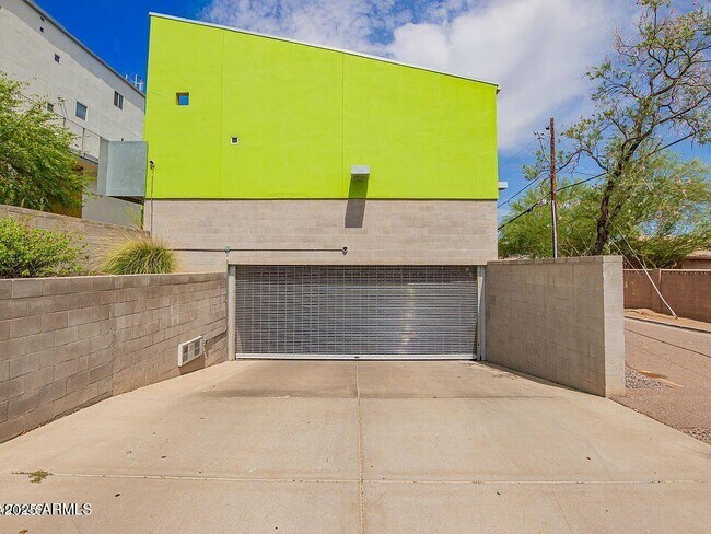 Foto del edificio - 1111 W University Dr